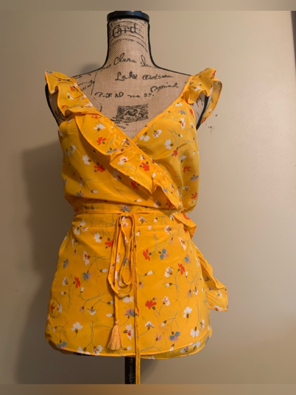 MADEWELL “ Painted carnations “ 100% silk wrap ladies top in size 8 NWT